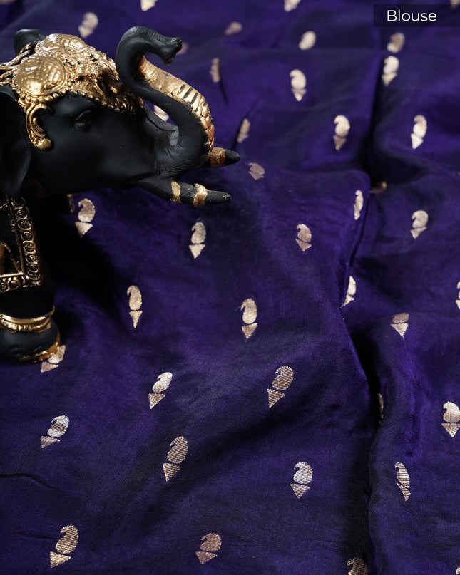 Wrinkle Crepe saree with Thread Embroidery Work and Border- Pink