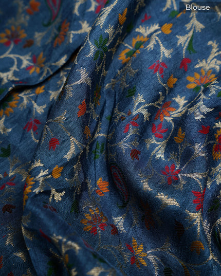 Binny Crepe Silk Saree With Golden & Silver Border - Grey