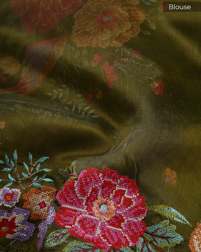 Linen saree with thread work butties and lace border - M Green