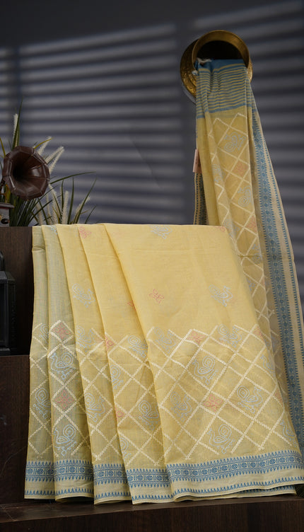 Handloom Cotton Saree With Thread Embroidery Butties Border - Pista Green