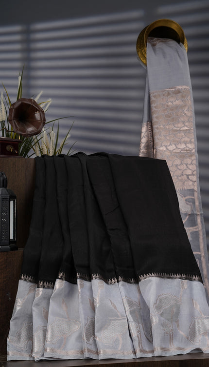 Chanderi Silk Saree With Gold & Silver Contrast Gap Border - Black