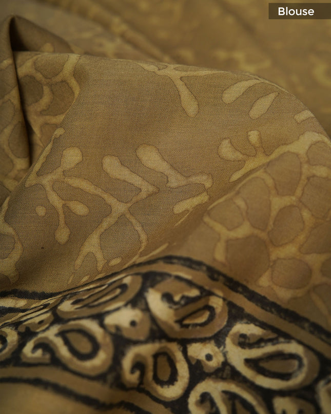 Mul cotton saree with Kalamkari print  geometric border - Mehendi Green