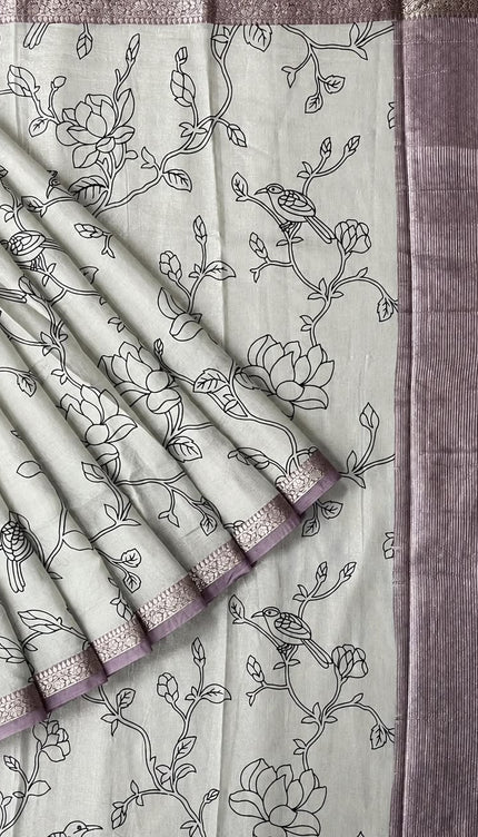 Mul Tissue Saree With Floral Print Small Kanchi Border- White & Lavender
