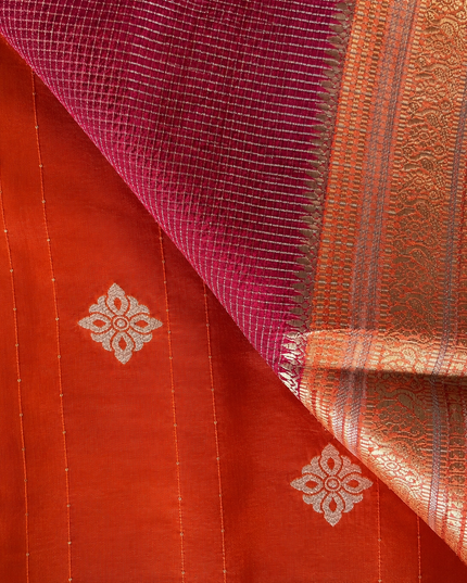 Green Silk Saree With Golden Zari Butties And Kanchi Border - red