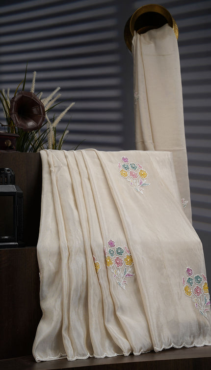 Tissue Crepe Scallop Work with Kardana Border- Half White