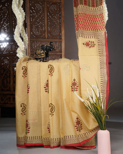 Mul cotton saree with block print and contrast border - Cream