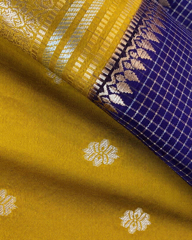Green Silk Saree With Golden Zari Butties And Kanchi Border -Light Purple