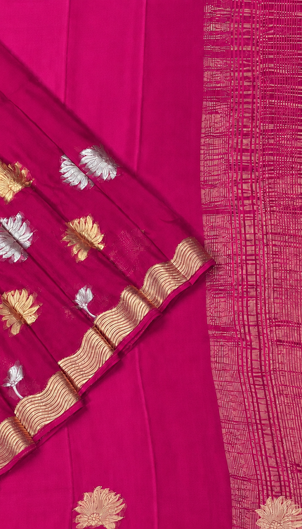 Wrinkle crepe saree with Gold and Silver Zari Butties with Golden Zari Border -Pink