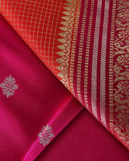 Green Silk Saree With Golden Zari Butties And Kanchi Border - Orange & Rani Pink