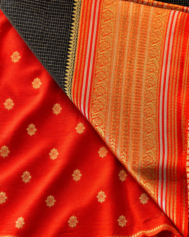 Green Silk Saree With Golden Zari Butties And Kanchi Border -Black & Orange