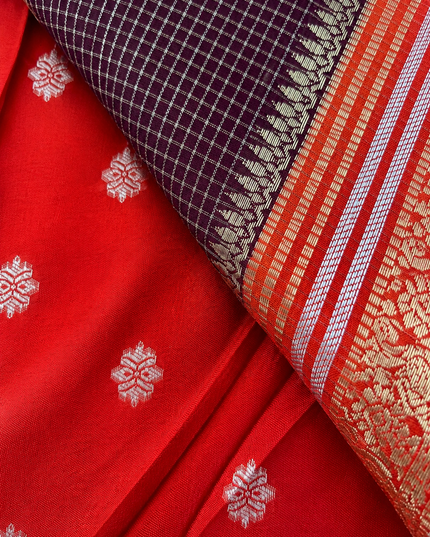Green Silk Saree With Golden Zari Butties And Kanchi Border -Maroon