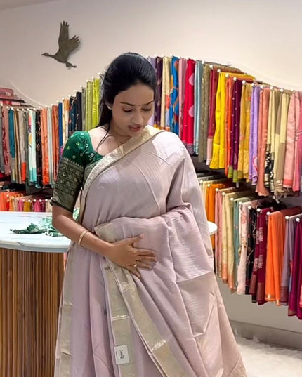Koren Crepe Saree With All Over Checks Design and Flower Design Border - Peach