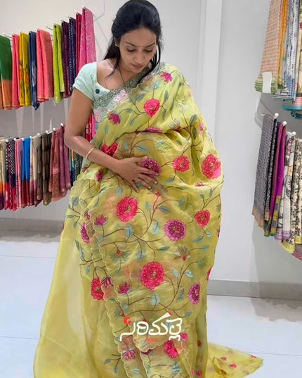 Soft tissue organza saree with Thred work and scallop border - Green