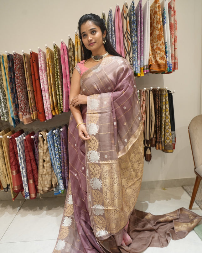 Manipuri kota  Gold and silver  Zari weaving Buttis  with Checks Design and Satin Border - Light Purple