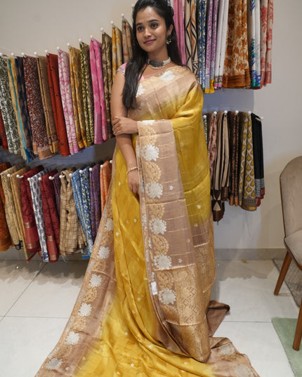 Manipuri kota  Gold and silver  Zari weaving Buttis  with Checks Design and Satin Border -Green