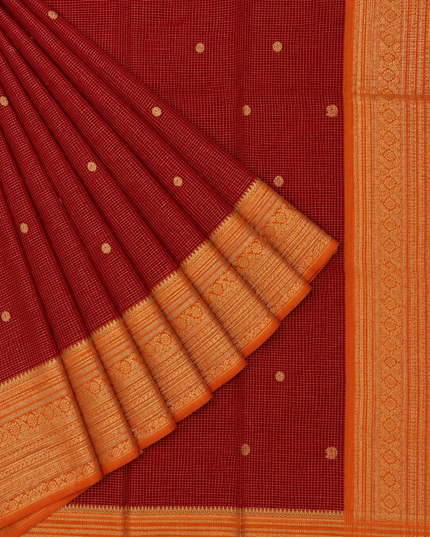 Green Silk Saree With Golden Zari Butties And Kanchi Border - red