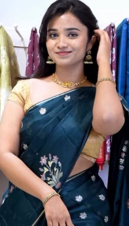 Manipuri kota  Silver Zari weaving Buttis  with Banaras Border - Green