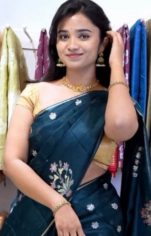 Manipuri kota  Silver Zari weaving Buttis  with Banaras Border - Green